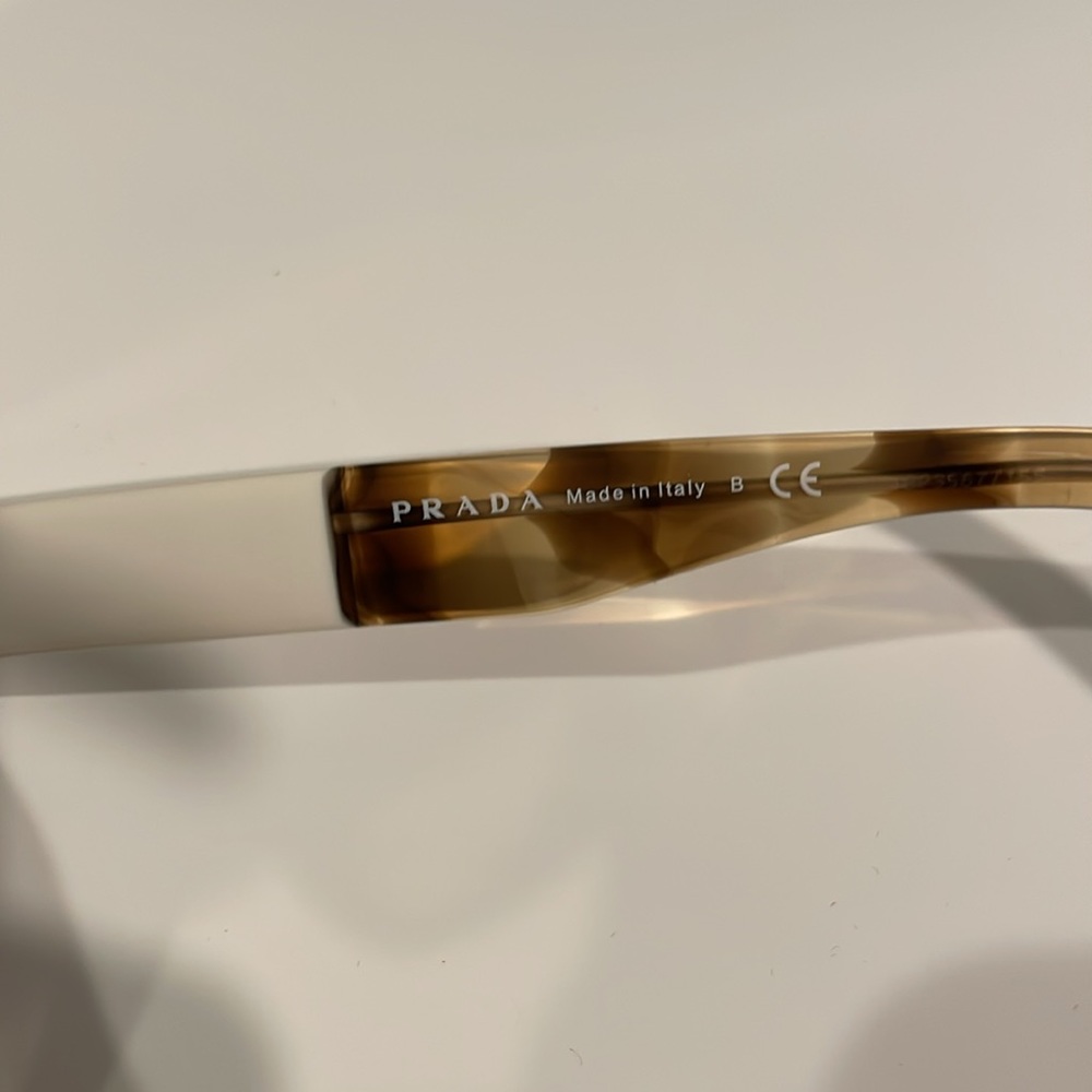 Prada sunglasses - Picture 4 of 7